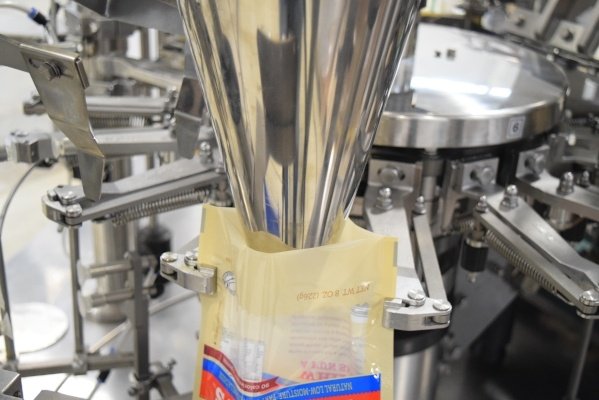 Premade_Pouch_Packaging_Machine_Infeed_Funnel-734695-edited.jpg