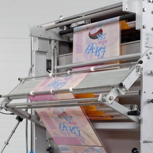 How do Vertical Form Fill Seal Machines Work?